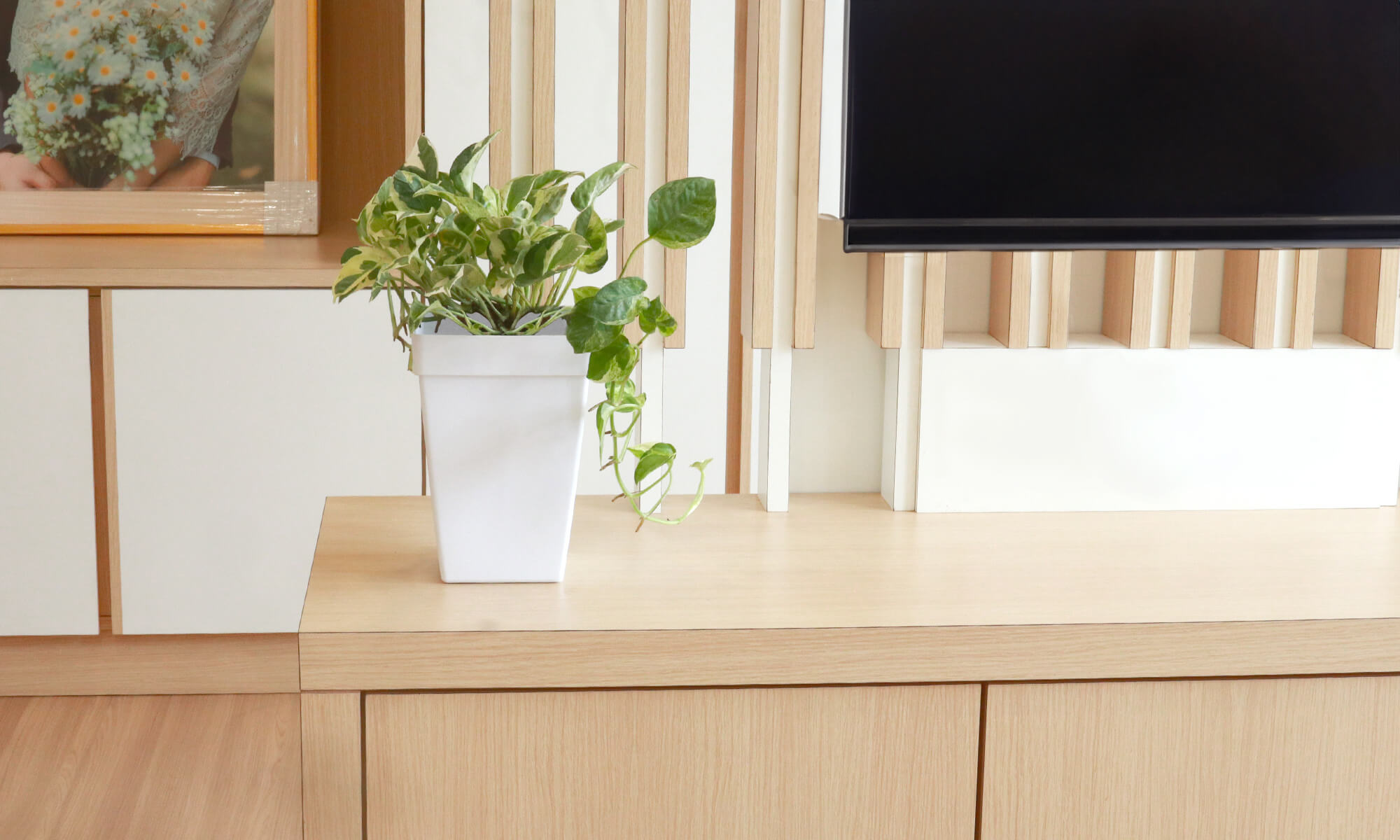 BABA WHITE COLOUR TABLE TOP FLOWER POT IN LIVING ROOM DECORATION